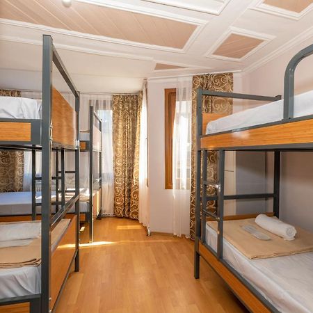 Taksim Wooden House Hostel Стамбул Экстерьер фото
