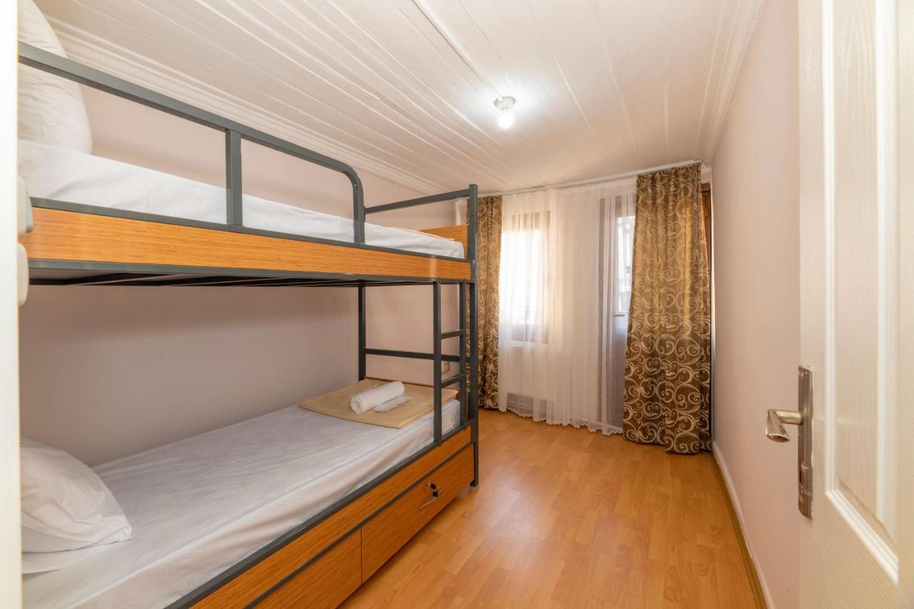 Taksim Wooden House Hostel Стамбул Экстерьер фото