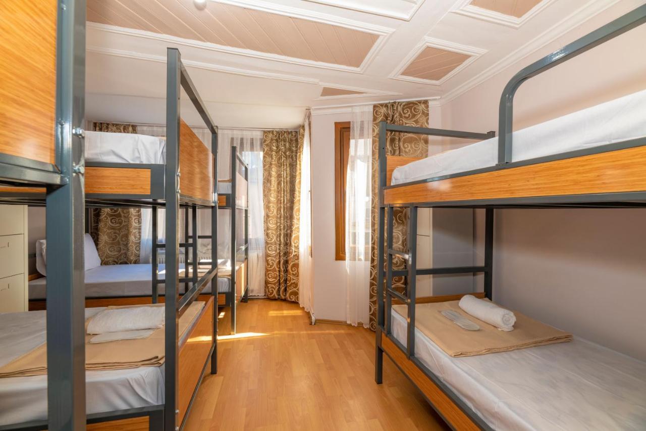 Taksim Wooden House Hostel Стамбул Экстерьер фото