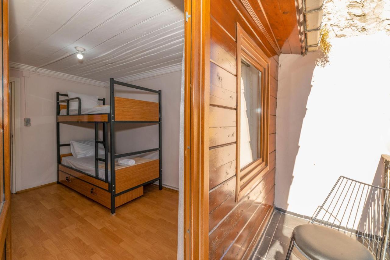 Taksim Wooden House Hostel Стамбул Экстерьер фото