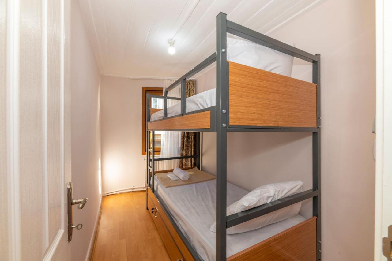 Taksim Wooden House Hostel Стамбул Экстерьер фото