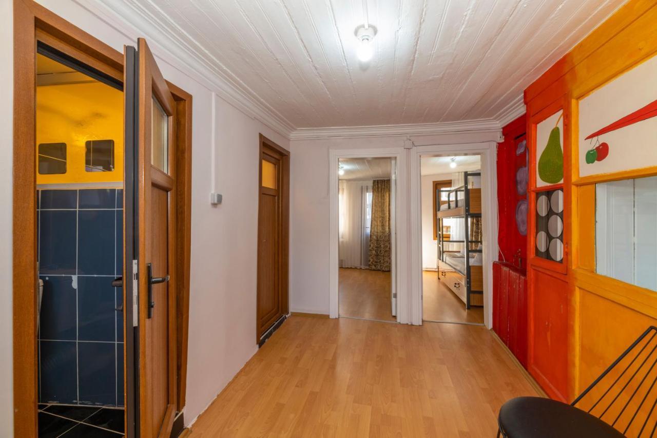 Taksim Wooden House Hostel Стамбул Экстерьер фото