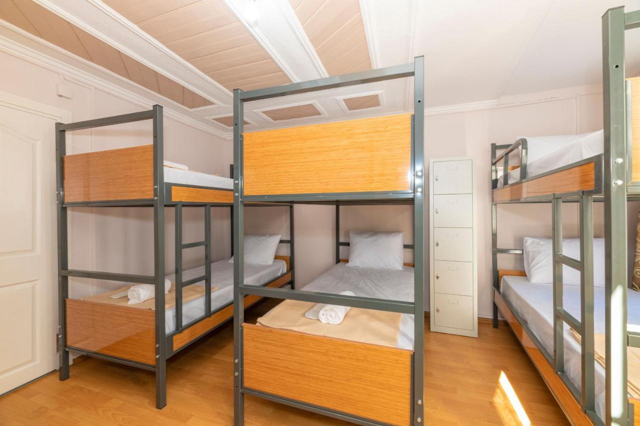 Taksim Wooden House Hostel Стамбул Экстерьер фото