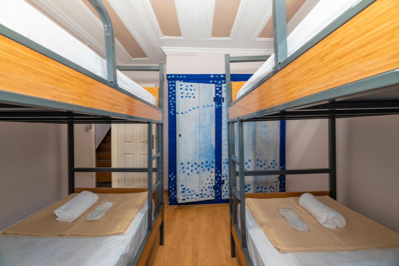 Taksim Wooden House Hostel Стамбул Экстерьер фото