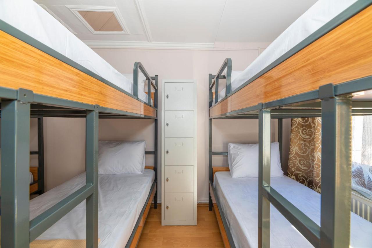 Taksim Wooden House Hostel Стамбул Экстерьер фото