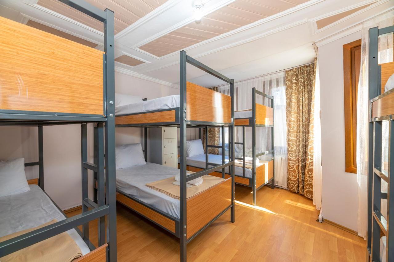 Taksim Wooden House Hostel Стамбул Экстерьер фото