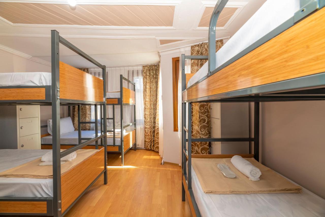 Taksim Wooden House Hostel Стамбул Экстерьер фото