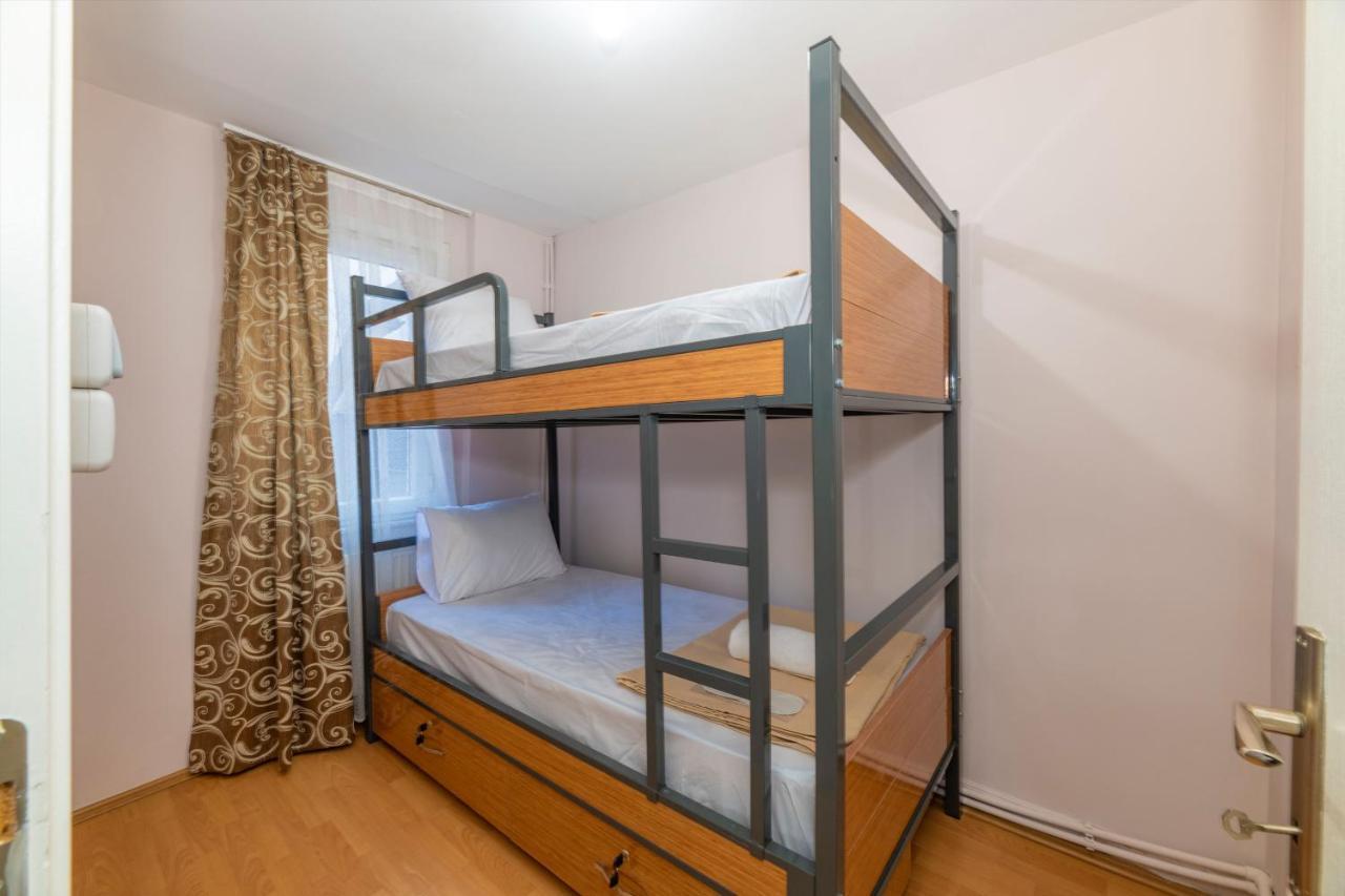 Taksim Wooden House Hostel Стамбул Экстерьер фото