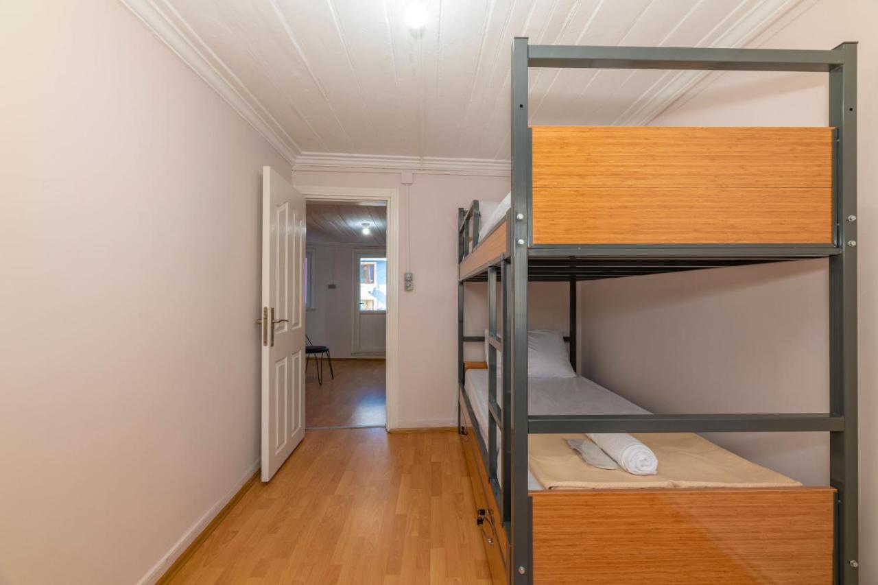 Taksim Wooden House Hostel Стамбул Экстерьер фото